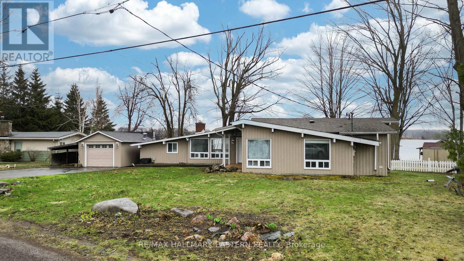 Photo 3 of 30 Edgewater Drive, Selwyn ON