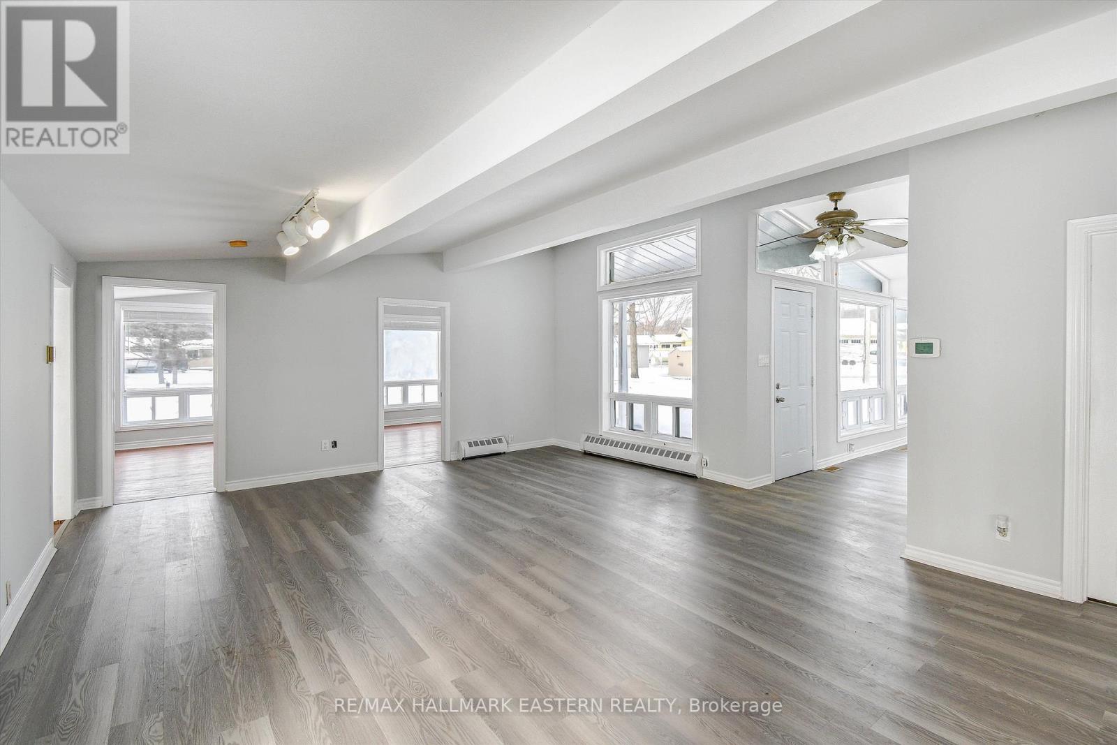 Photo 5 of 30 Edgewater Drive, Selwyn ON