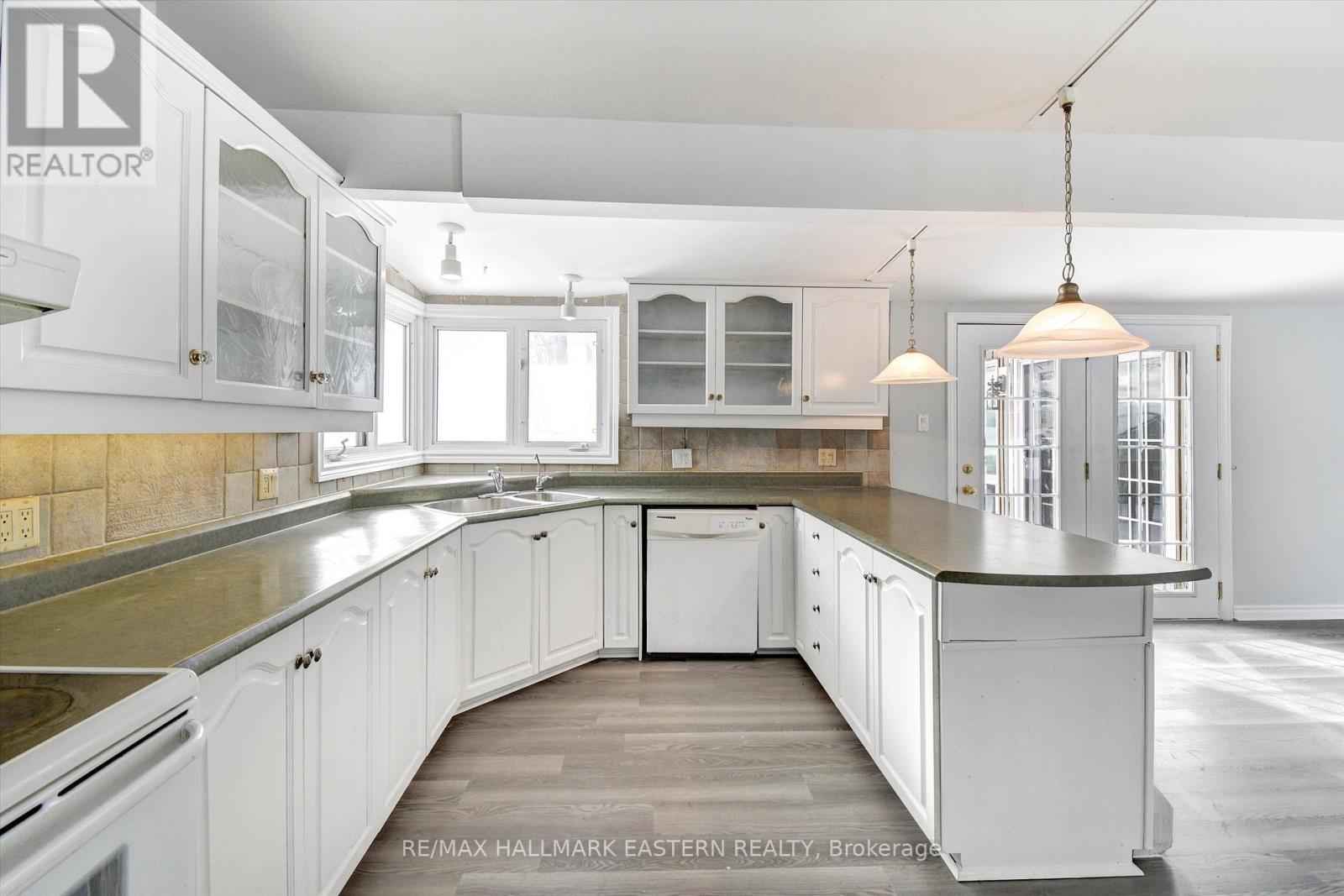 Photo 7 of 30 Edgewater Drive, Selwyn ON