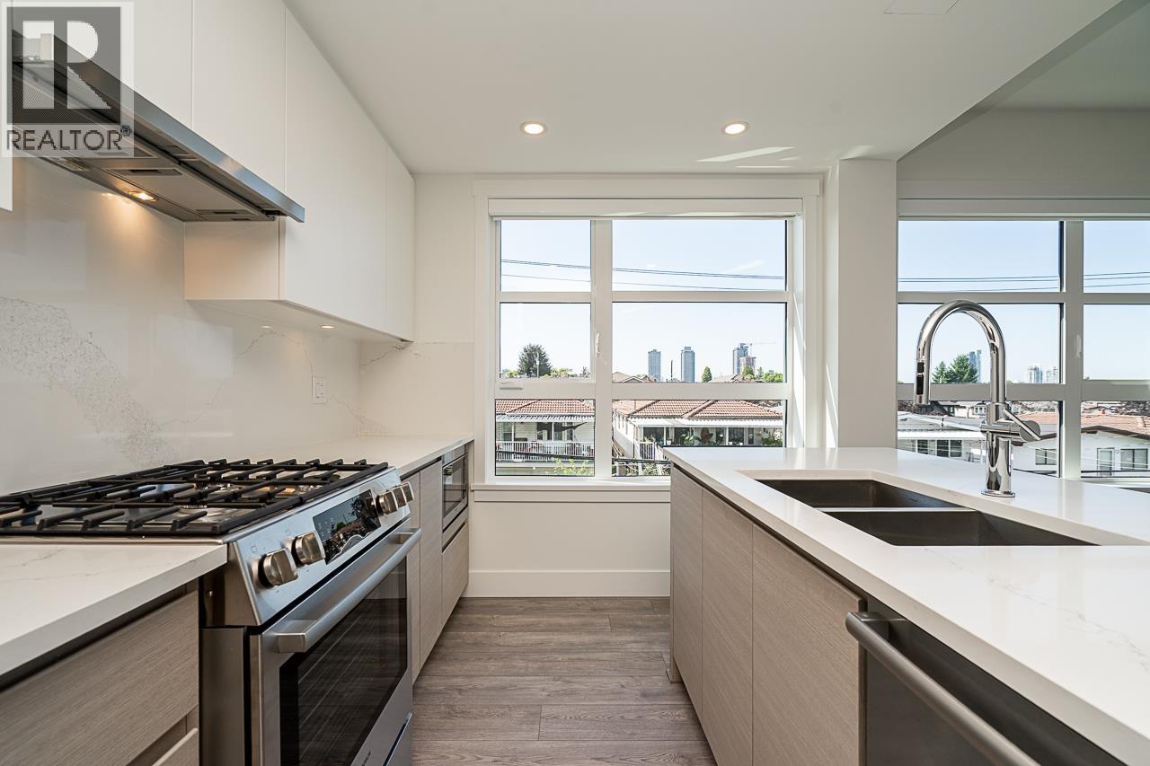 Photo 4 of 313 4788 Hastings Street, Burnaby BC