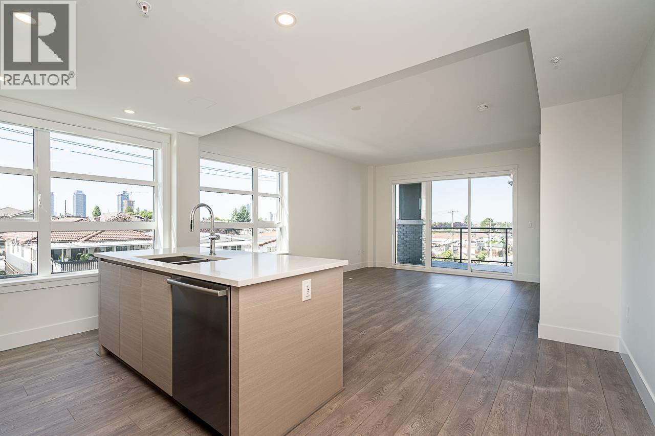 Photo 3 of 313 4788 Hastings Street, Burnaby BC
