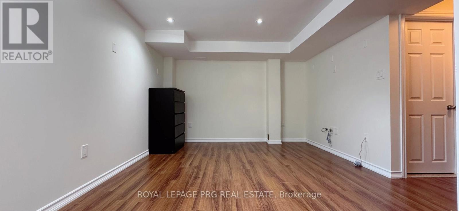 Photo 11 of 144 Sussexvale Drive, Brampton ON