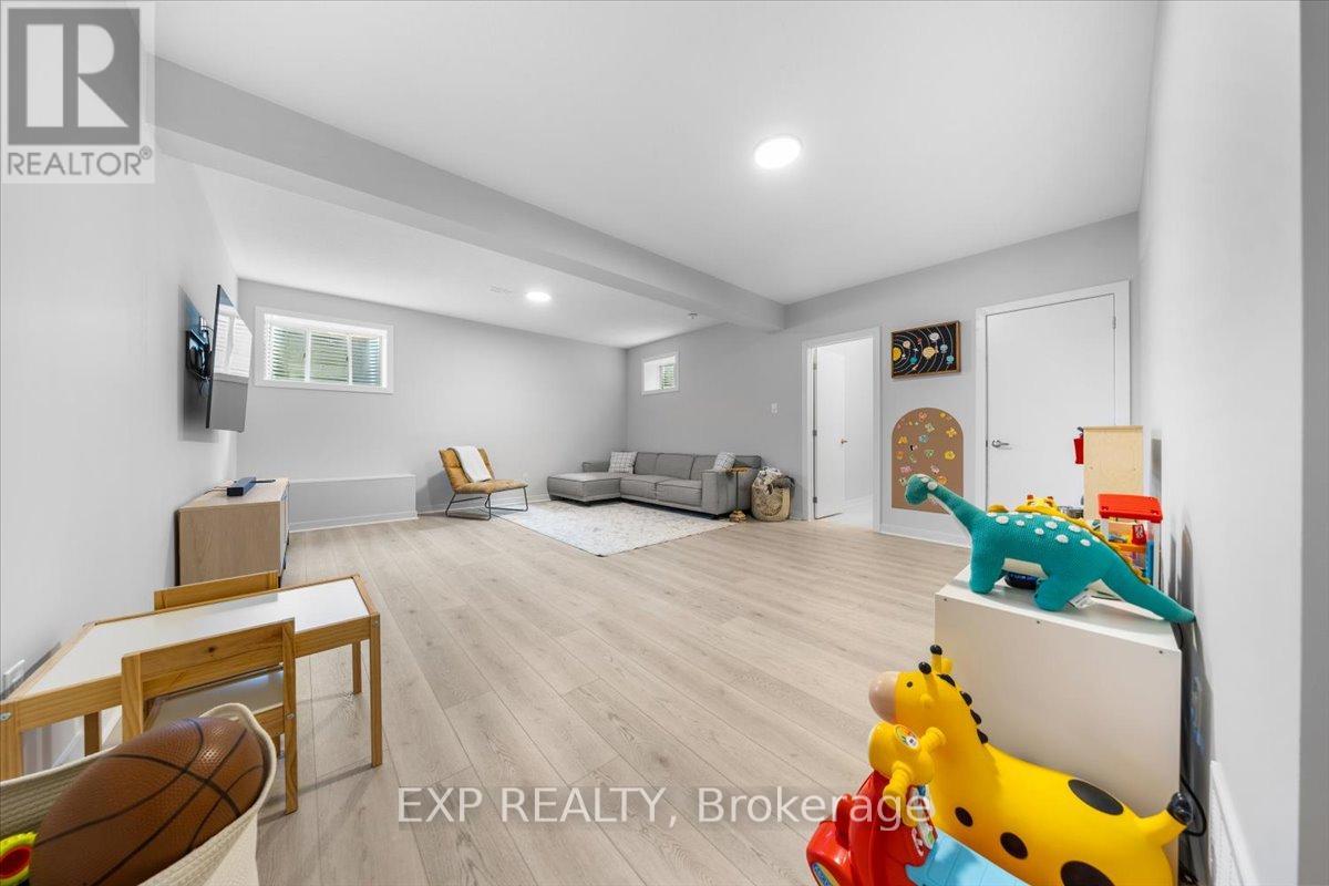 Photo 38 of 235 Conservancy Drive, Ottawa ON