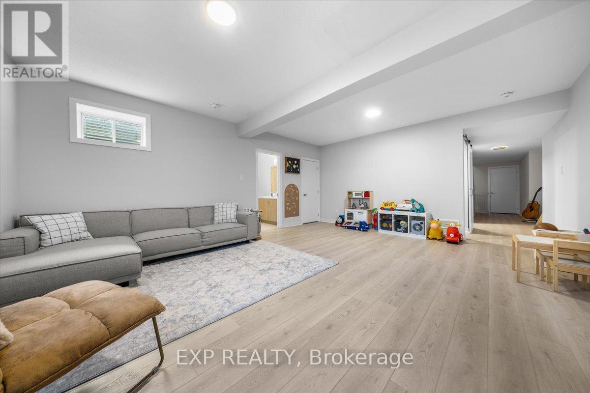 Photo 40 of 235 Conservancy Drive, Ottawa ON