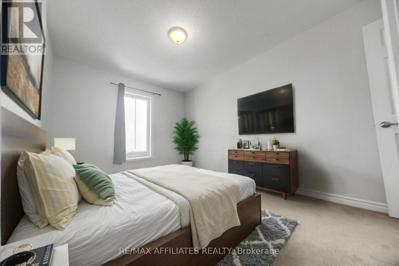 Photo 4 of 388 Aphelion Crescent, Ottawa ON