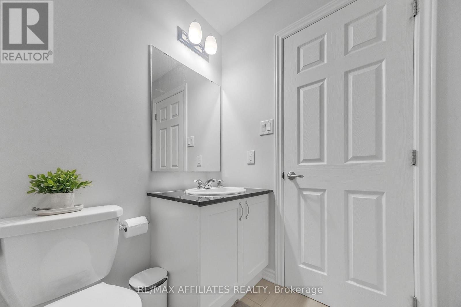 Photo 11 of 388 Aphelion Crescent, Ottawa ON