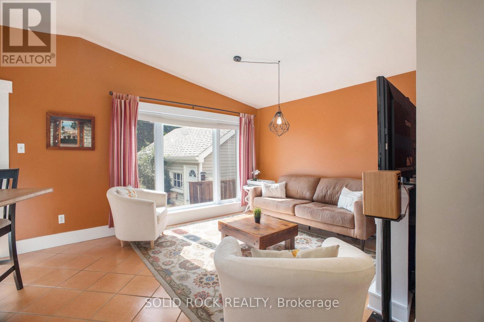 Photo 8 of 236 Northwestern Avenue, Ottawa ON