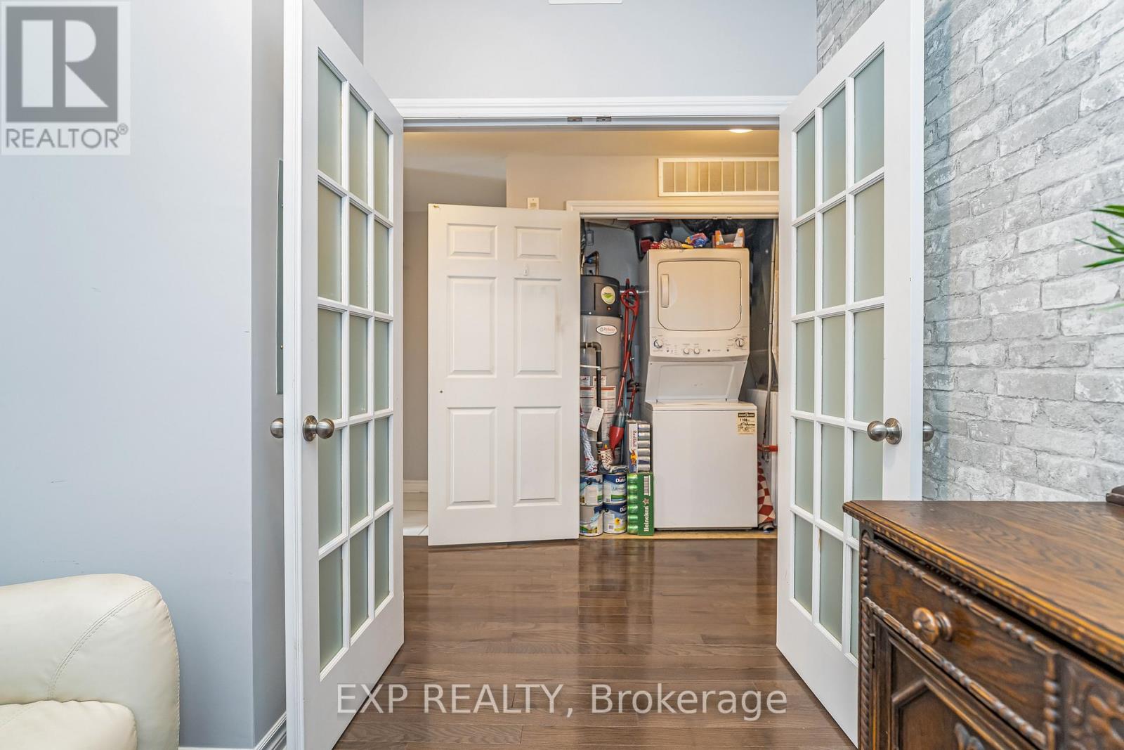 Photo 2 of G 330 Everest Private, Ottawa ON
