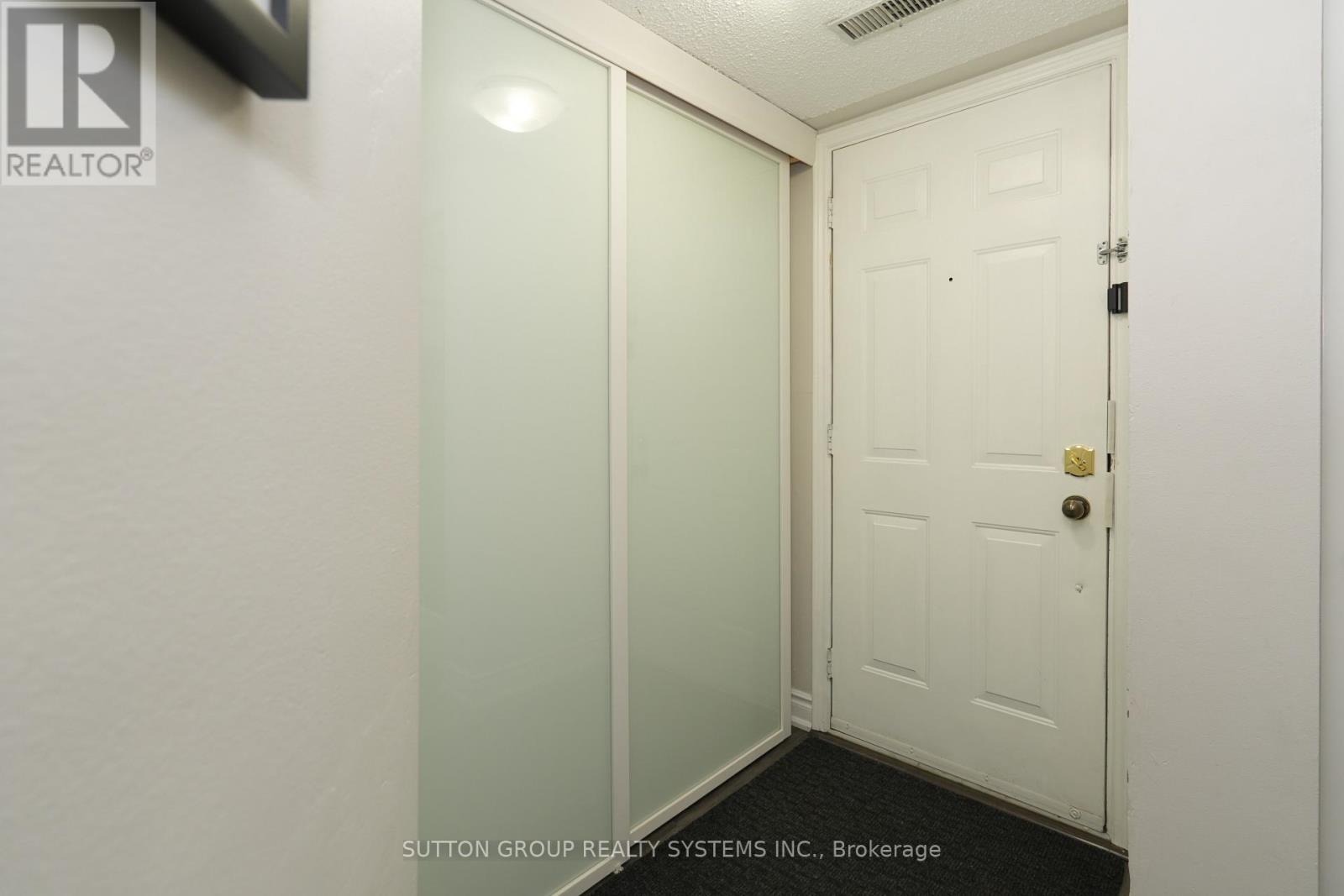 Photo 10 of 183 103 Bristol Road E, Mississauga ON