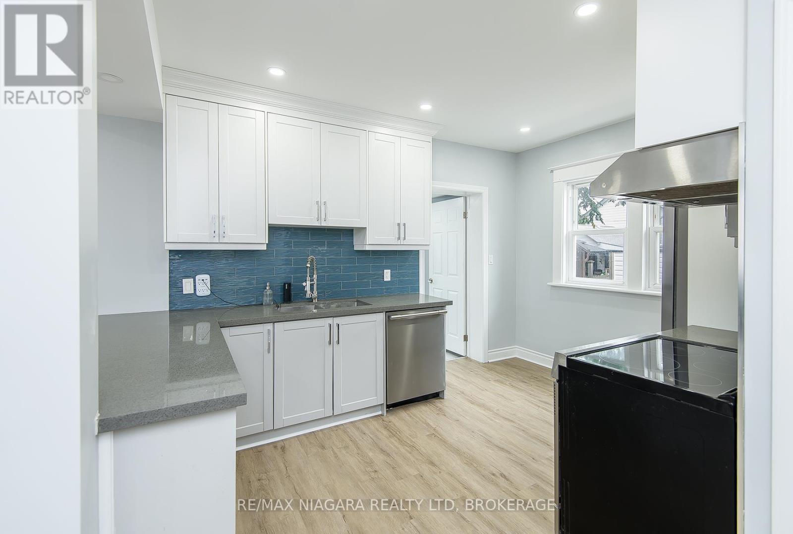 Photo 10 of 4607 Nelson Crescent, Niagara Falls ON