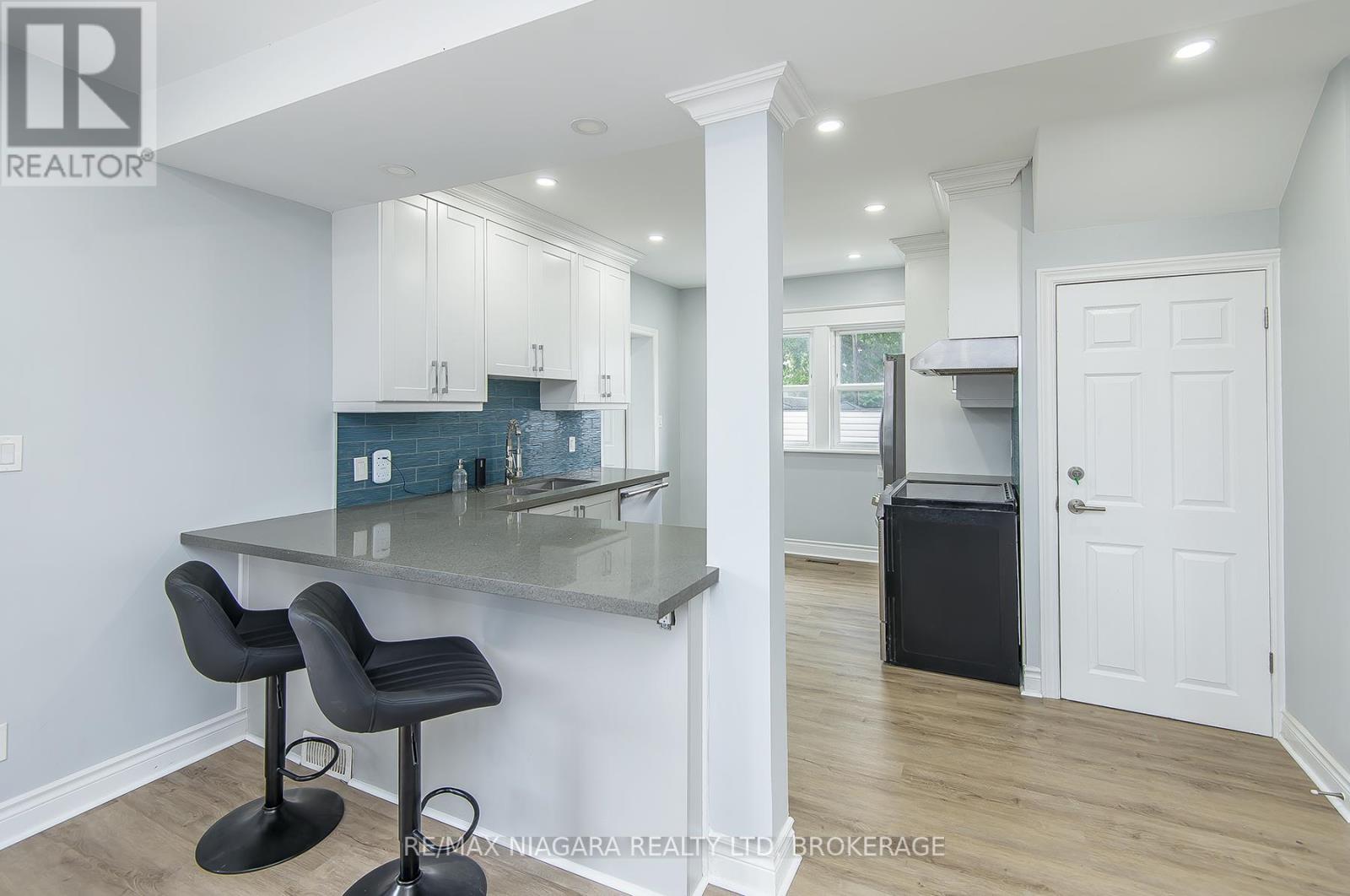 Photo 12 of 4607 Nelson Crescent, Niagara Falls ON