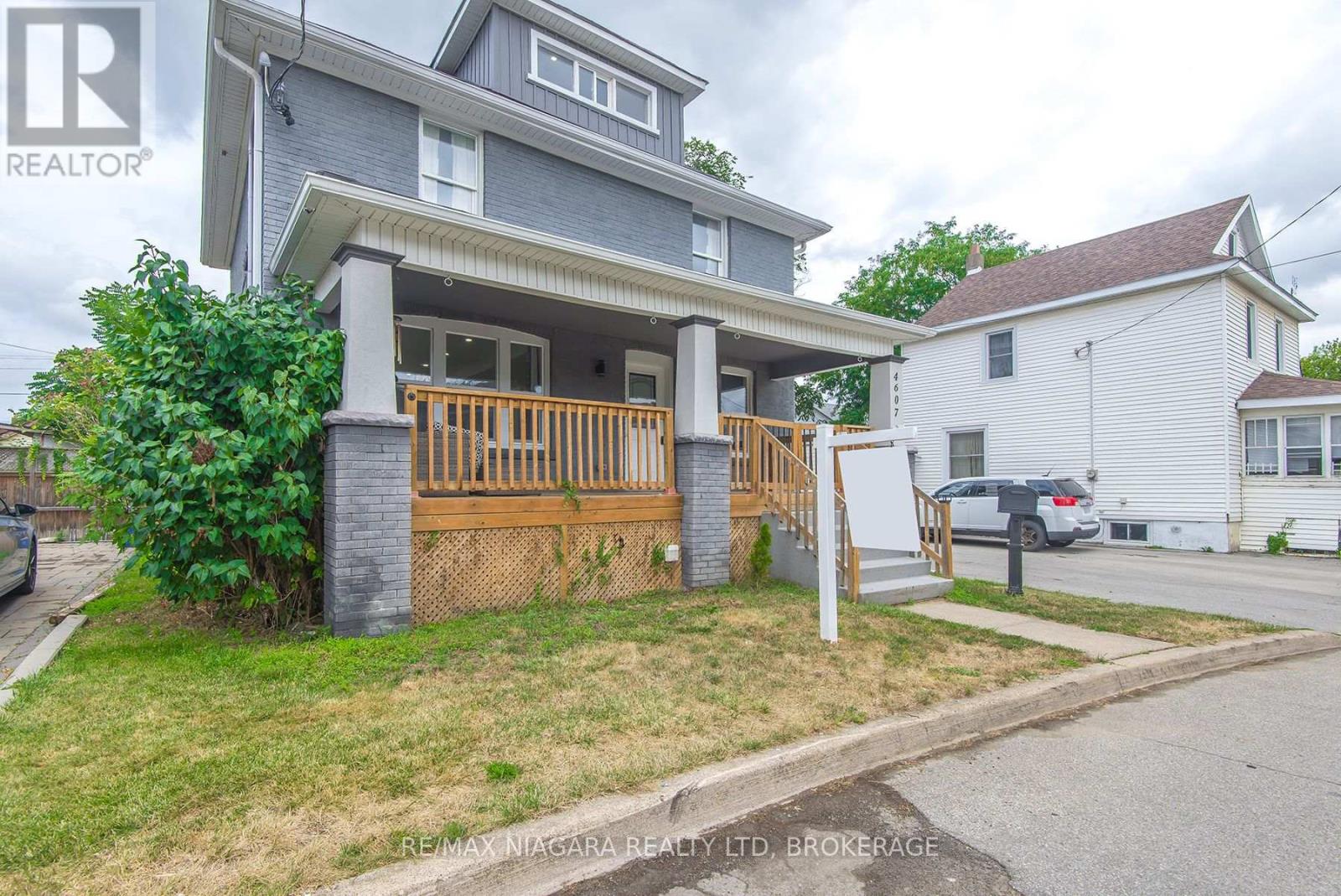 Photo 3 of 4607 Nelson Crescent, Niagara Falls ON