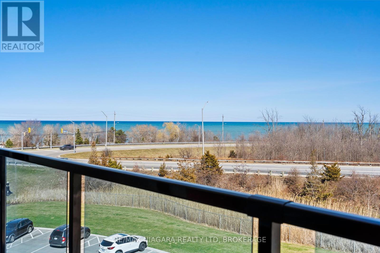 Photo 17 of 416 16 Concord Place, Grimsby ON