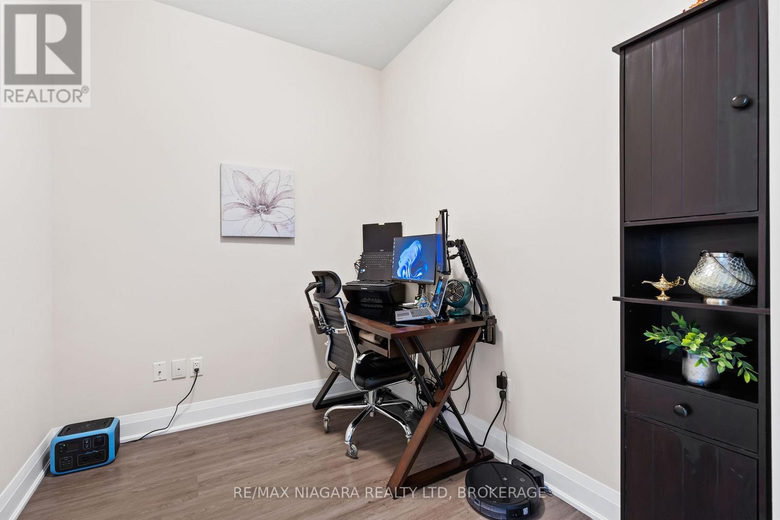 Photo 8 of 416 16 Concord Place, Grimsby ON