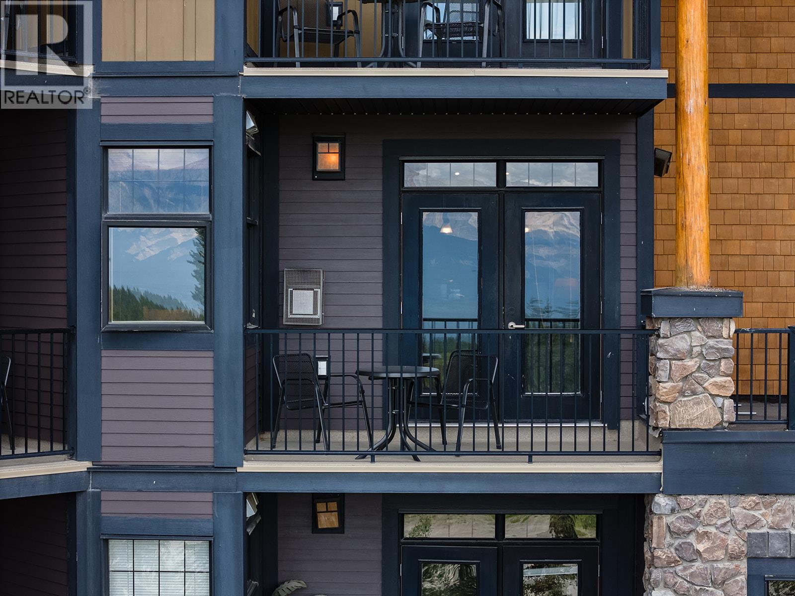 1545 Kicking Horse Trail, Golden - Exteriors - Photo 3