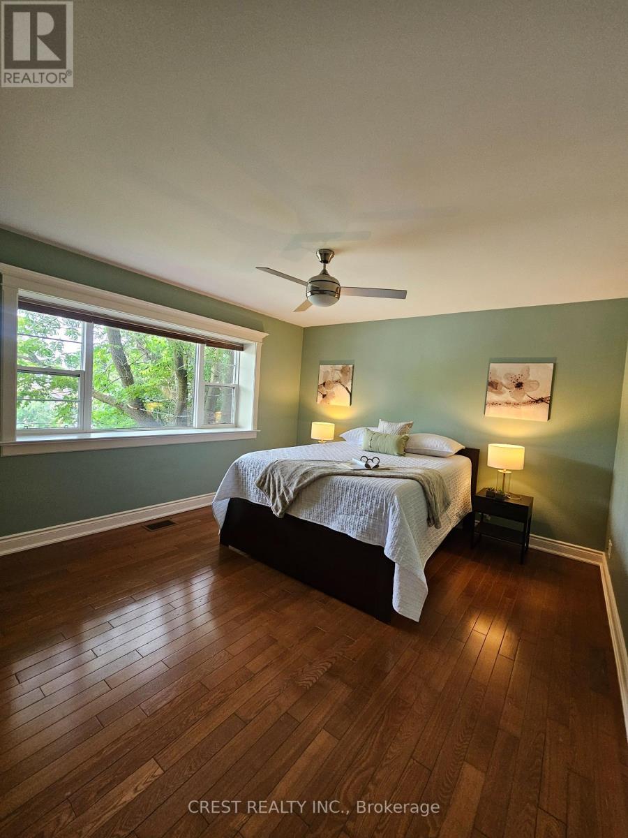 Photo 9 of 25 Waltham Drive, Toronto ON