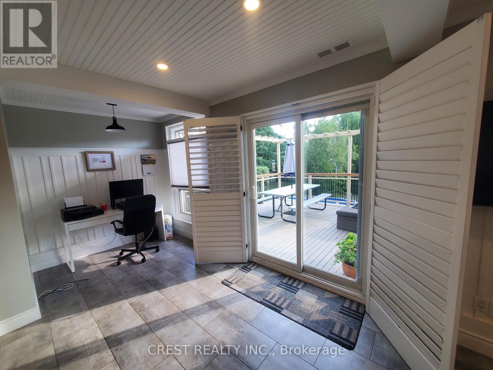 Photo 3 of 25 Waltham Drive, Toronto ON