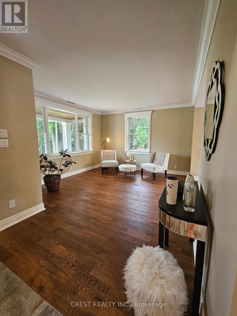 Photo 15 of 25 Waltham Drive, Toronto ON
