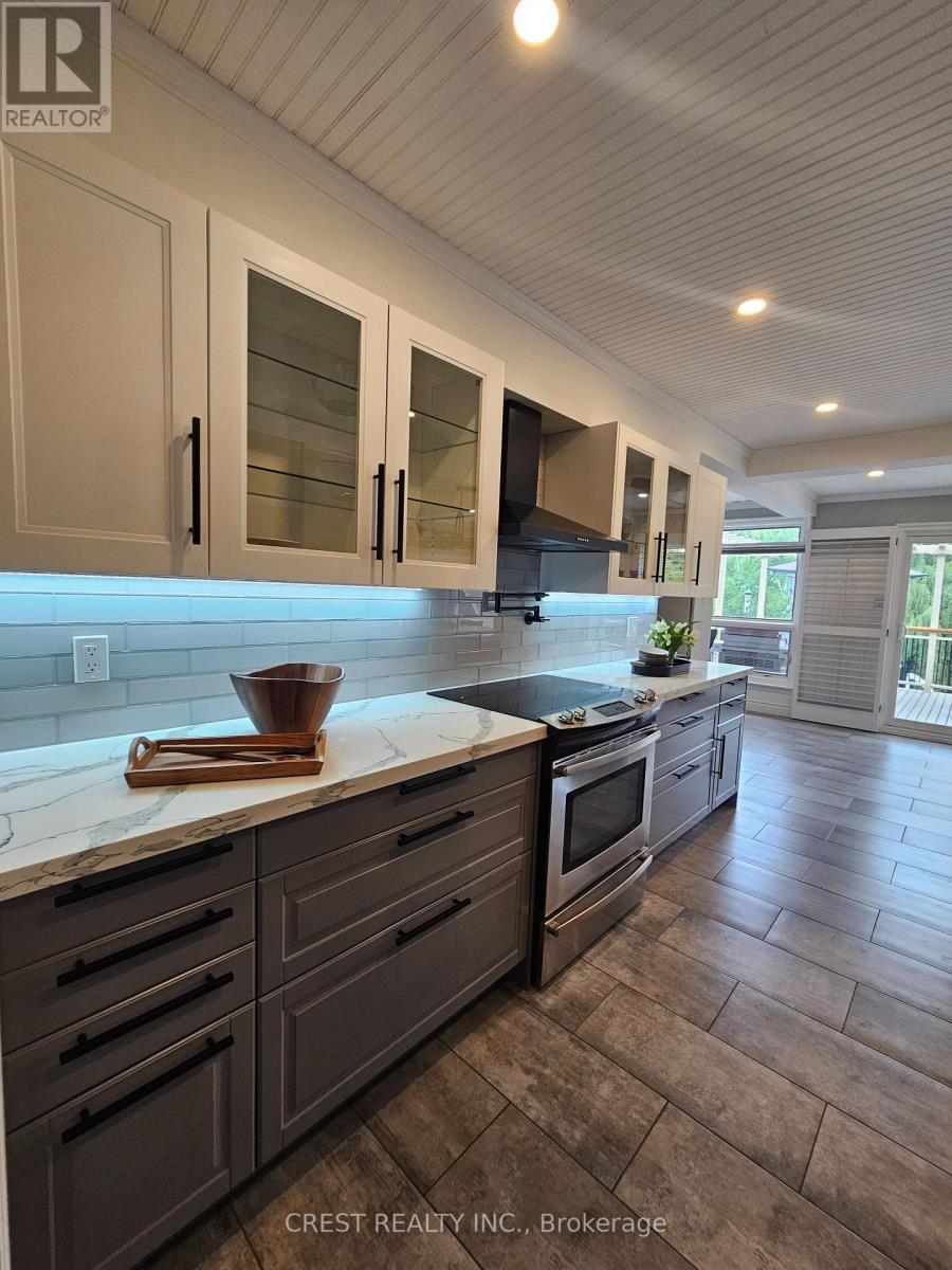 Photo 8 of 25 Waltham Drive, Toronto ON