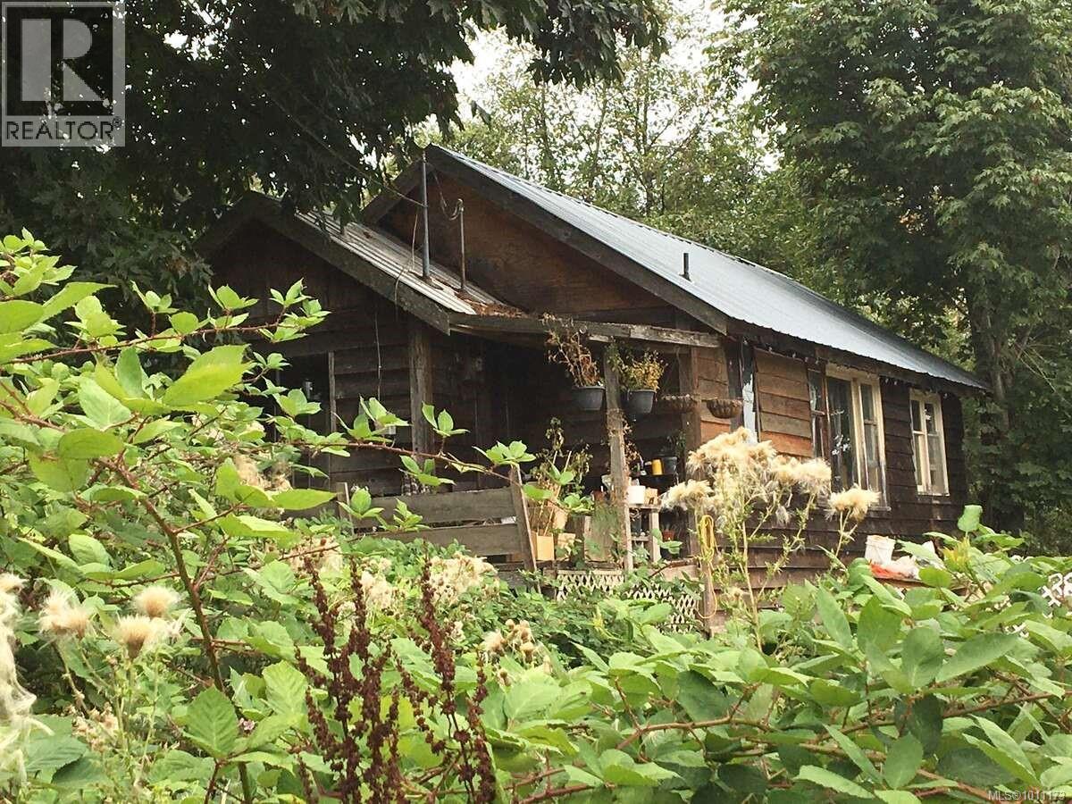 Photo 8 of 467 Dukes Rd, Salt Spring BC