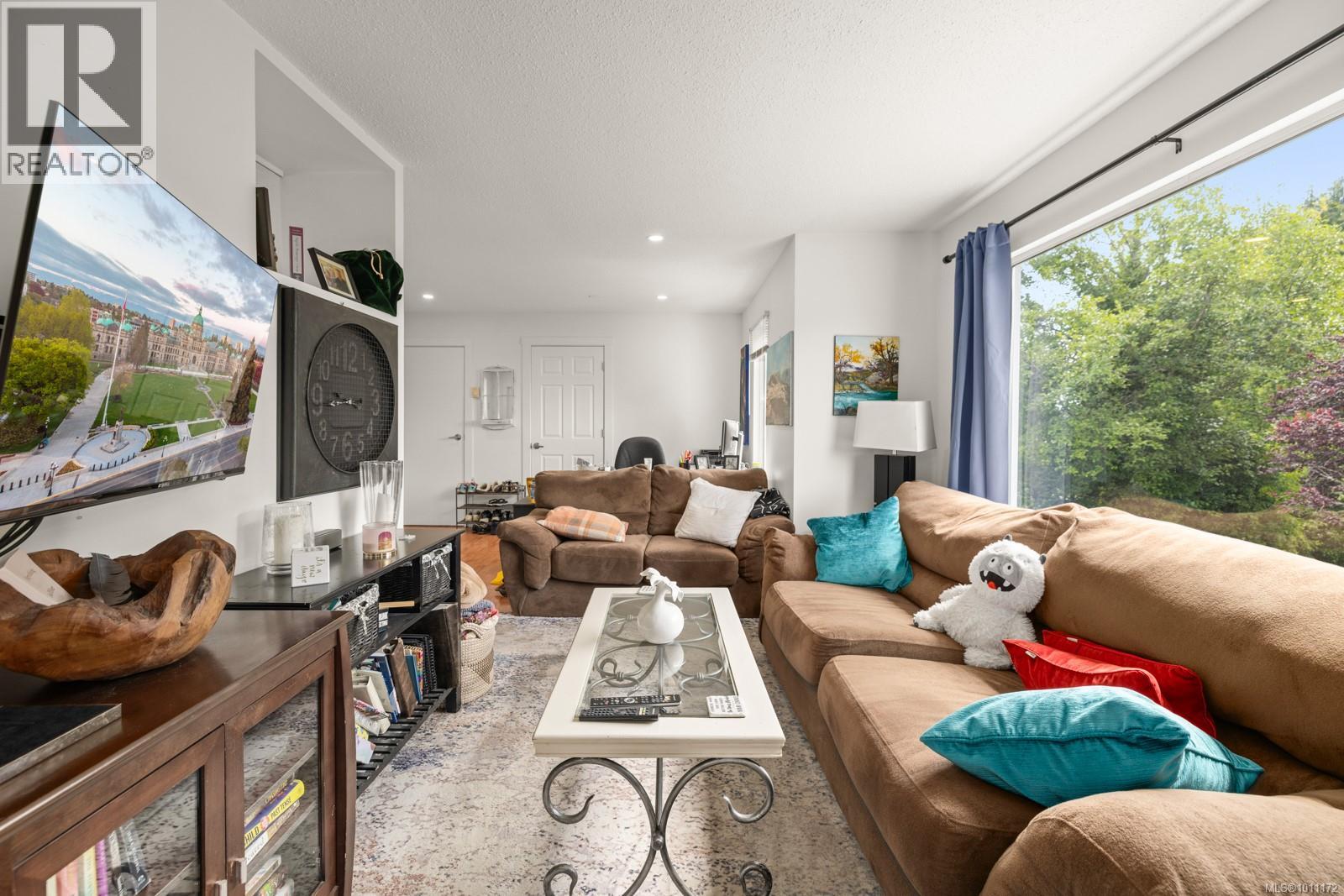 Photo 4 of 6675 Goodmere Rd, Sooke BC