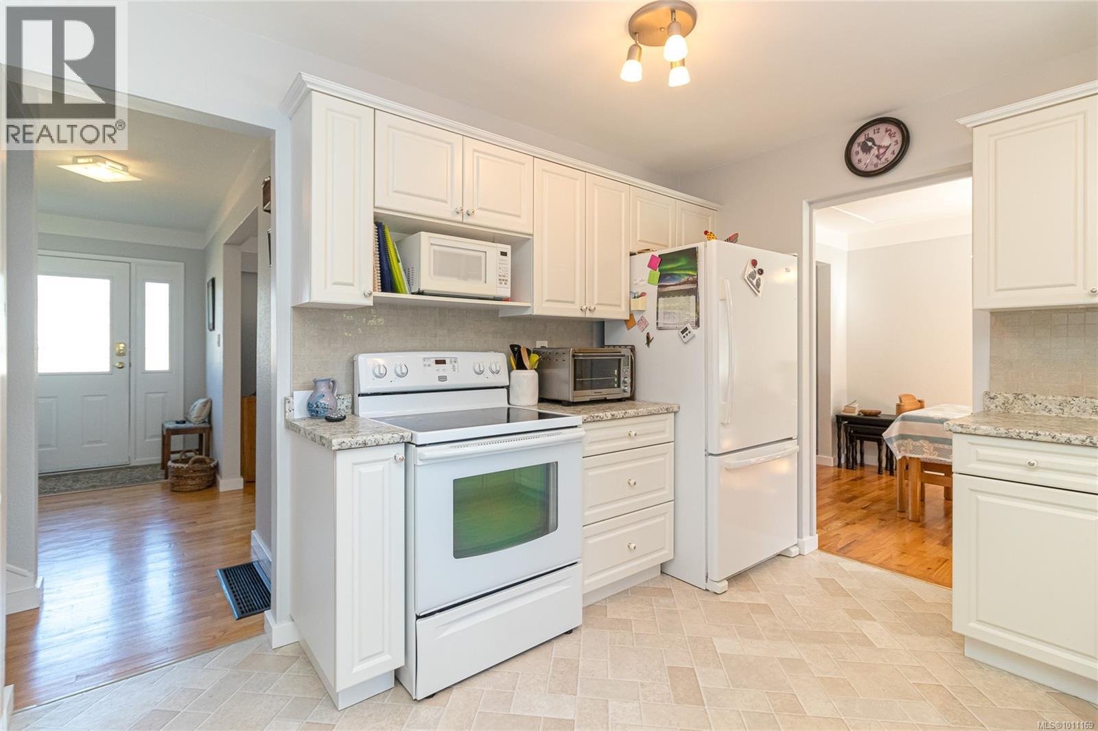 Photo 11 of 3355 Wellsmith Cres, Colwood BC