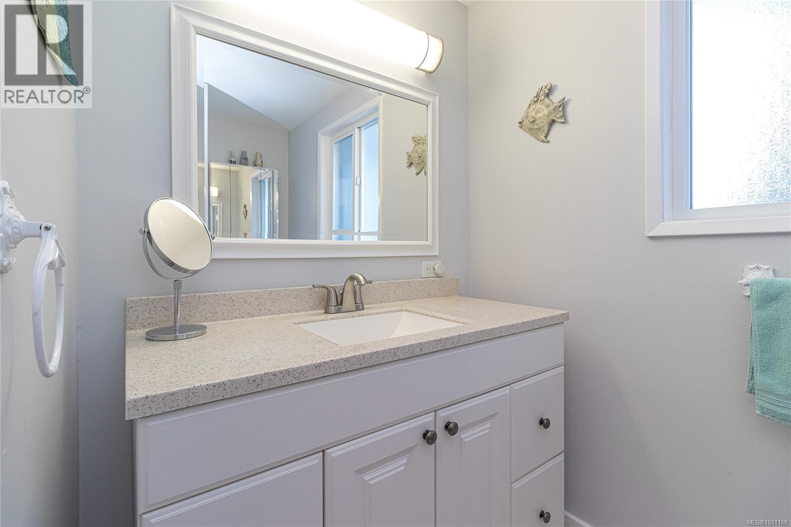 Photo 17 of 3355 Wellsmith Cres, Colwood BC