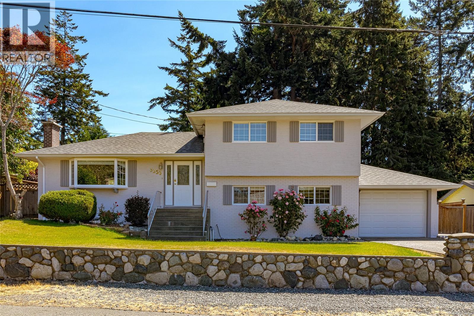 Photo 2 of 3355 Wellsmith Cres, Colwood BC