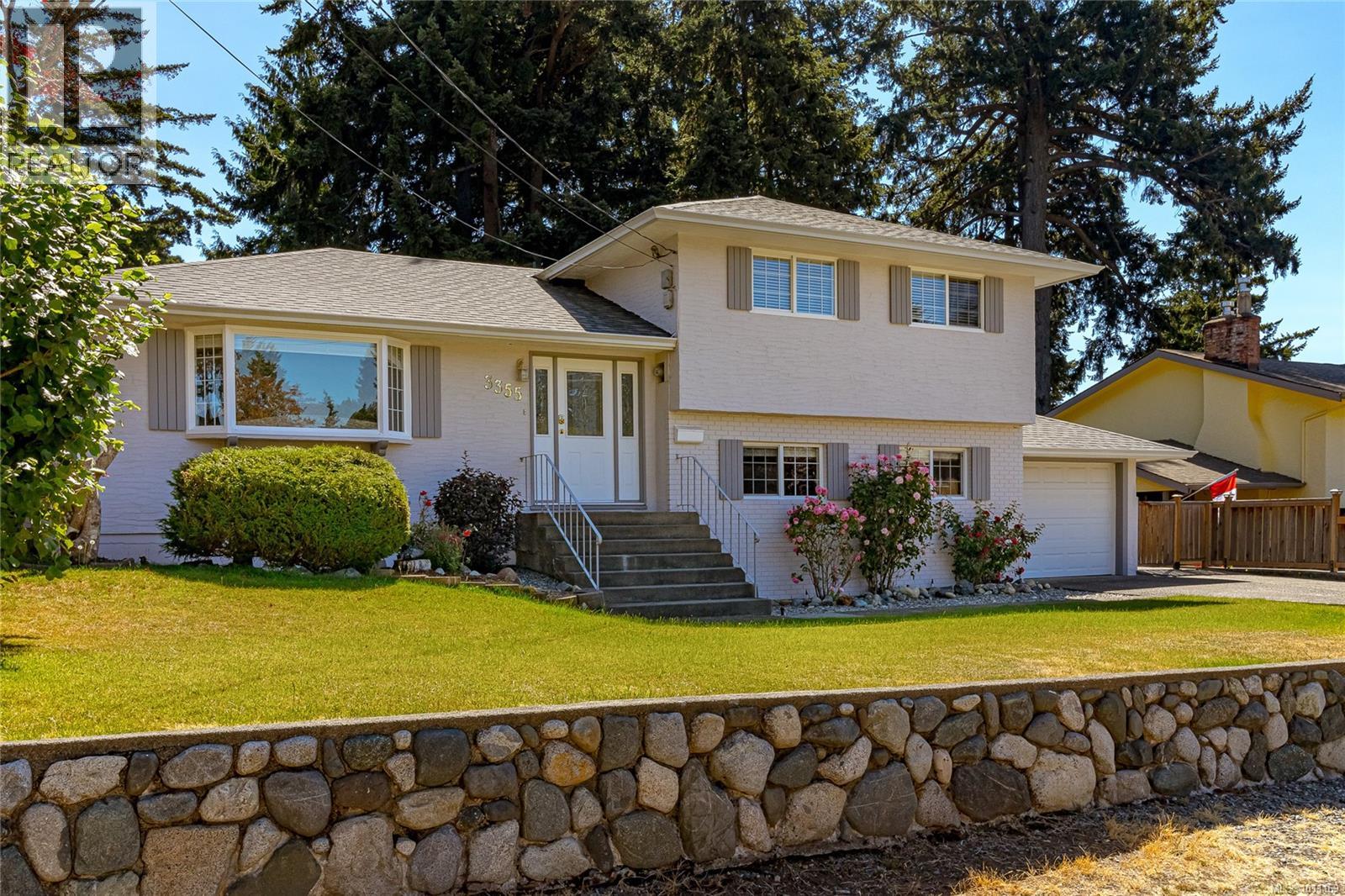 Photo 3 of 3355 Wellsmith Cres, Colwood BC