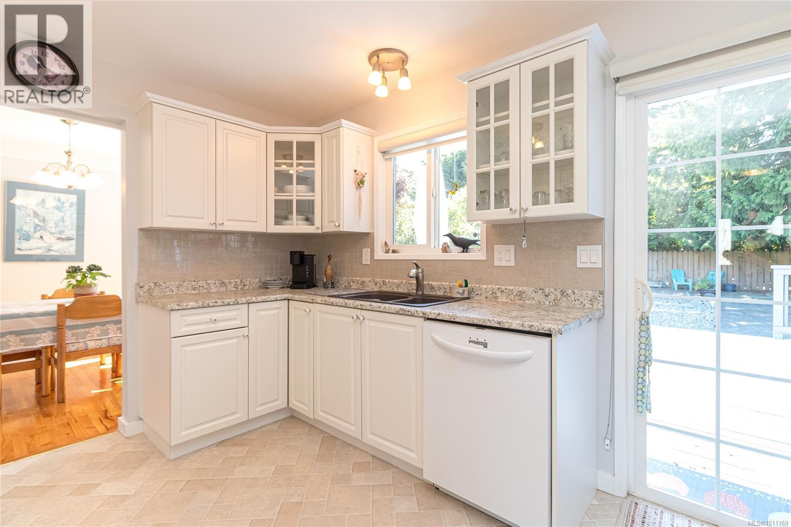 Photo 9 of 3355 Wellsmith Cres, Colwood BC