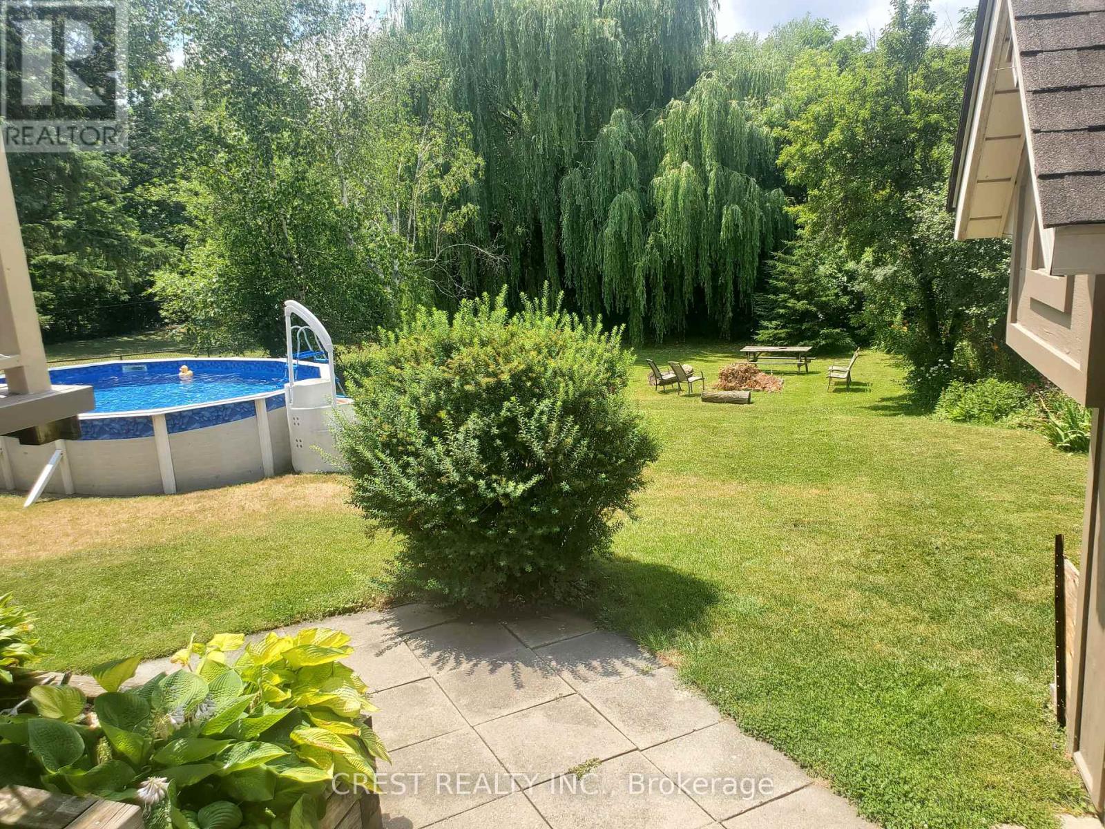 Photo 5 of 25 Waltham Drive, Toronto ON