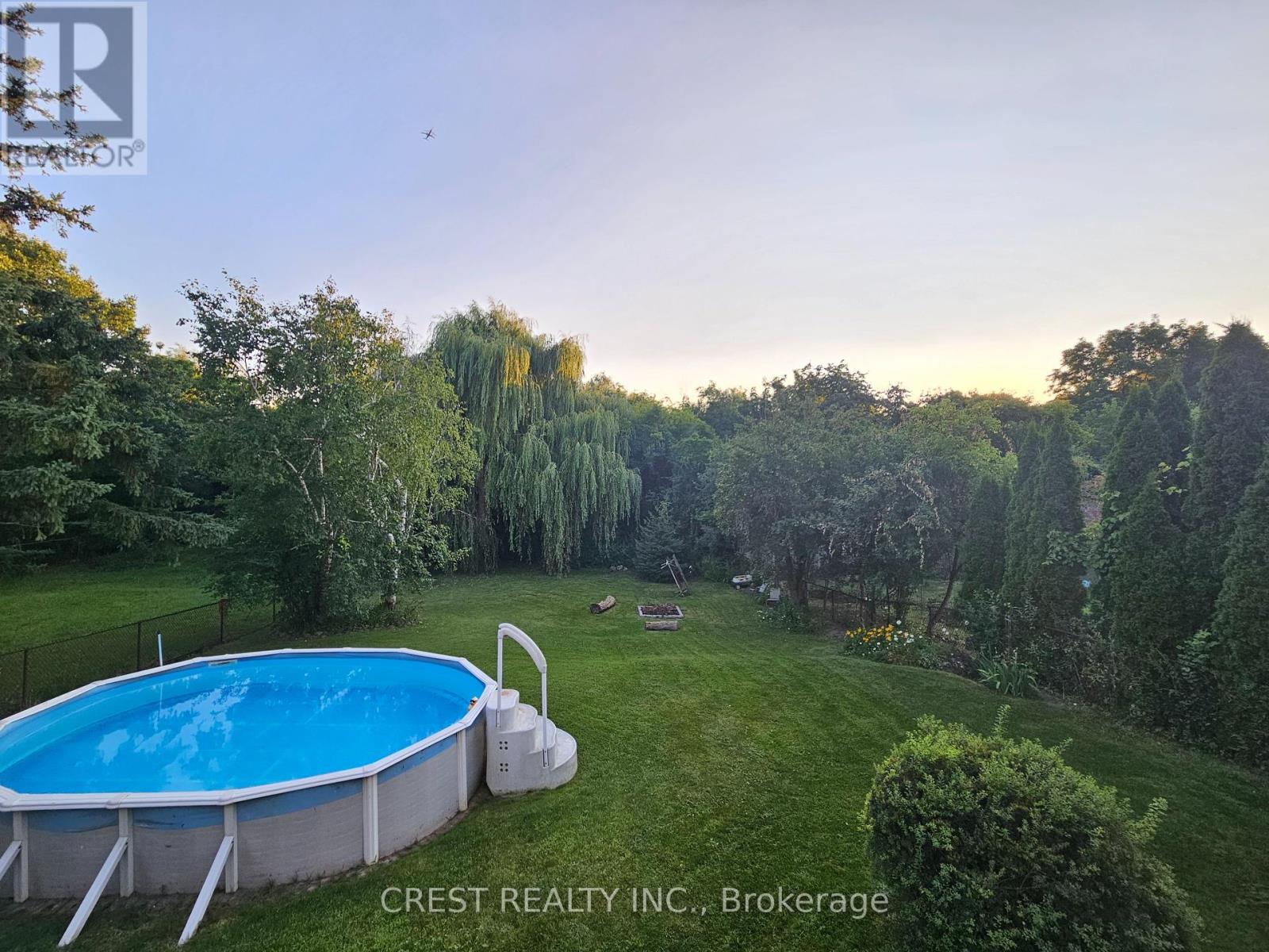 Photo 10 of 25 Waltham Drive, Toronto ON