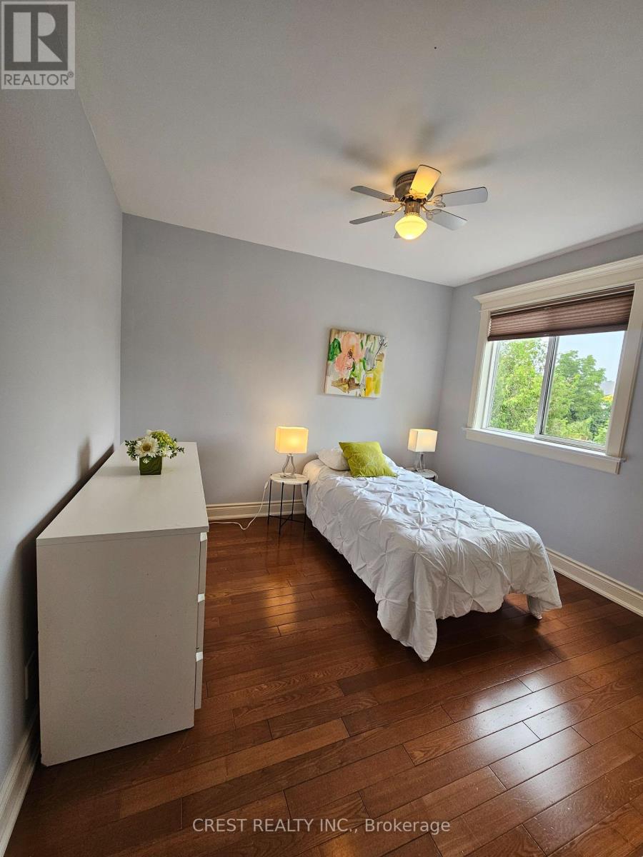 Photo 7 of 25 Waltham Drive, Toronto ON