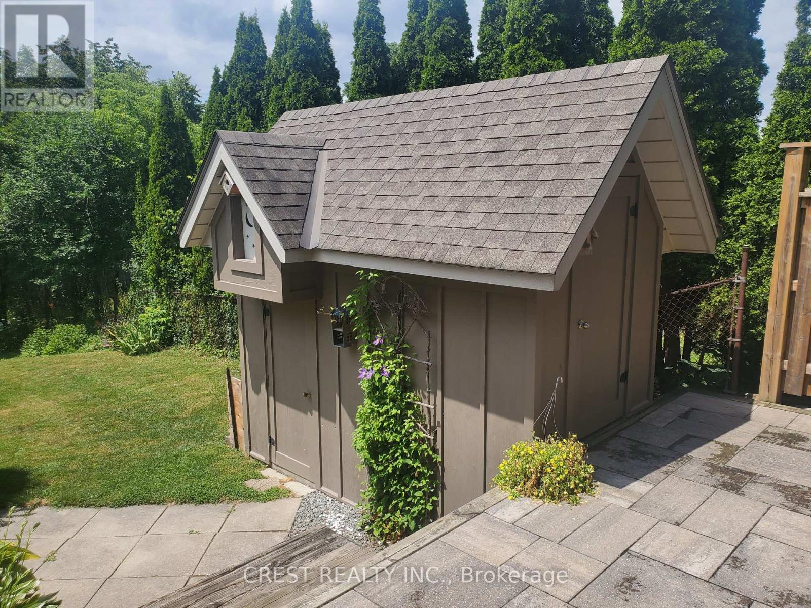 Photo 16 of 25 Waltham Drive, Toronto ON