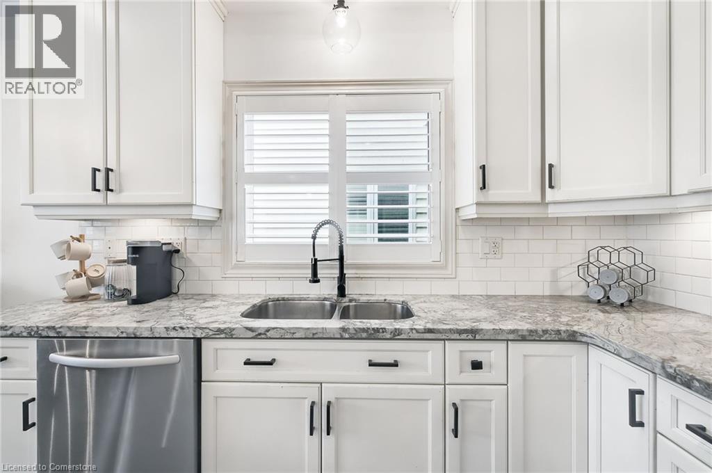 Photo 18 of 4884 Allan Court, Beamsville ON