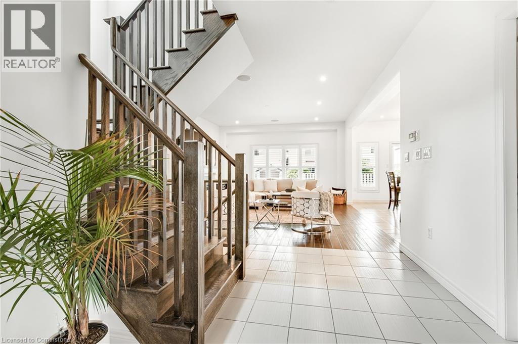 Photo 12 of 4884 Allan Court, Beamsville ON