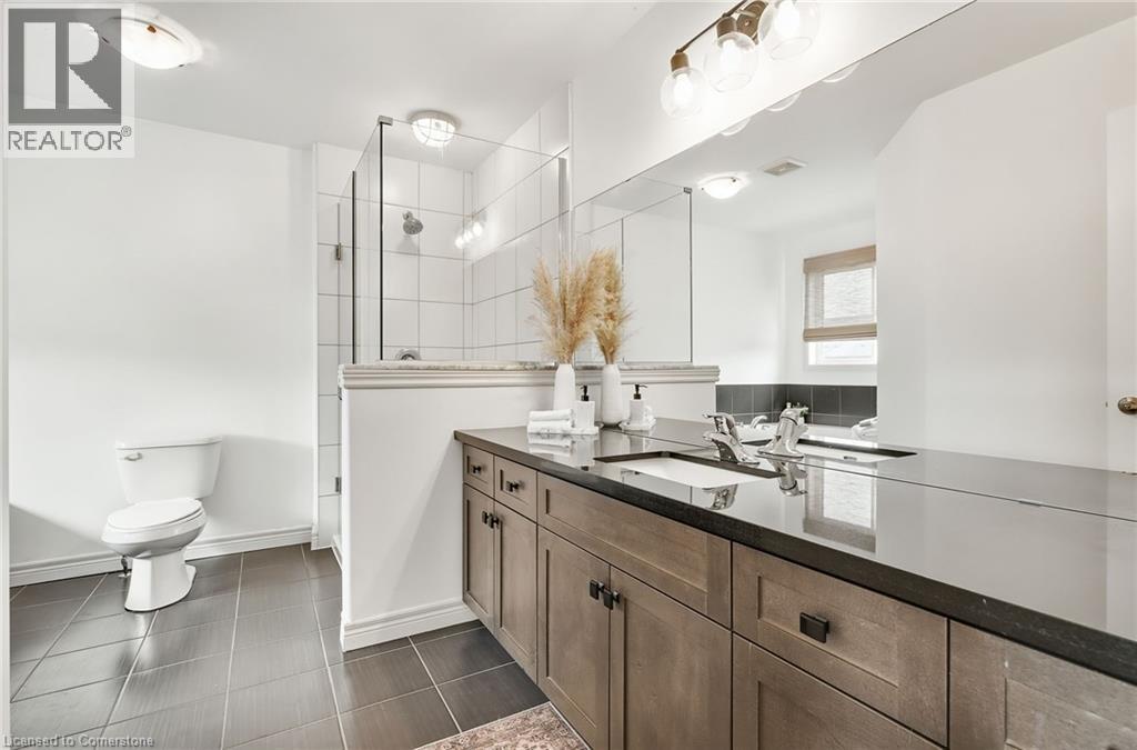 Photo 43 of 4884 Allan Court, Beamsville ON