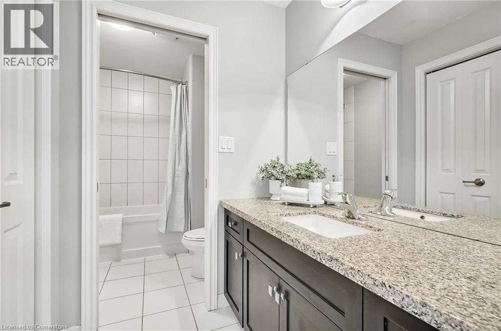 Photo 44 of 4884 Allan Court, Beamsville ON