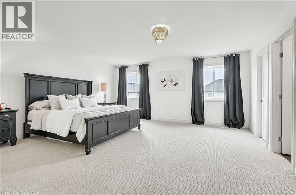 Photo 2 of 4884 Allan Court, Beamsville ON