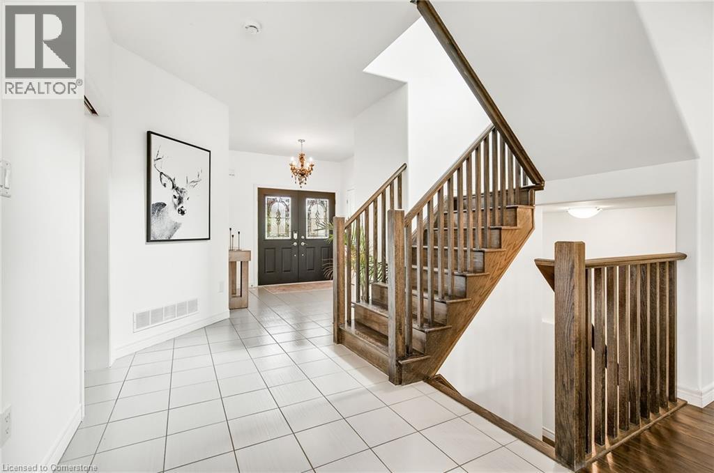 Photo 40 of 4884 Allan Court, Beamsville ON