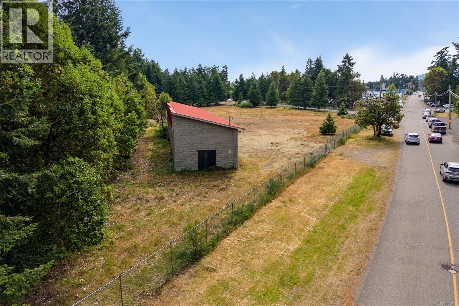 Photo 14 of 1100 Island Hwy E, Parksville BC