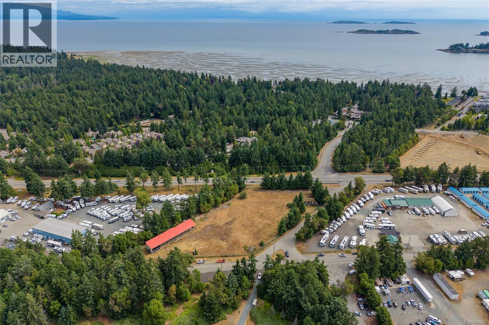 Photo 7 of 1100 Island Hwy E, Parksville BC