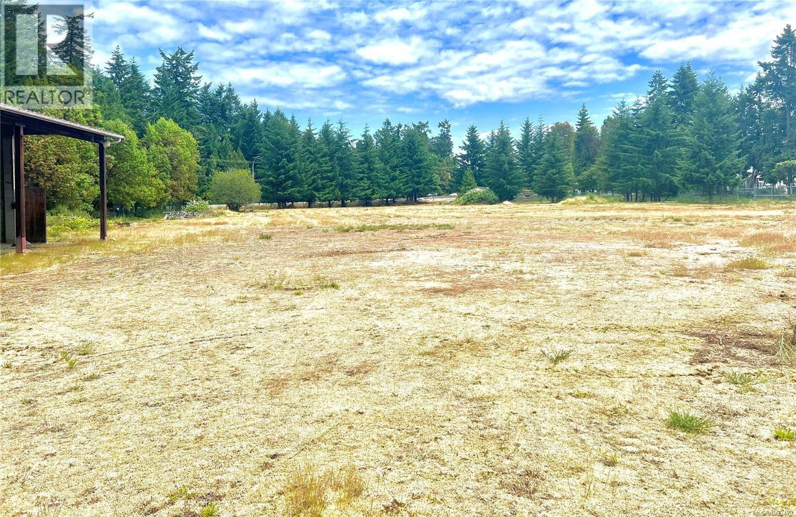Photo 4 of 1100 Island Hwy E, Parksville BC