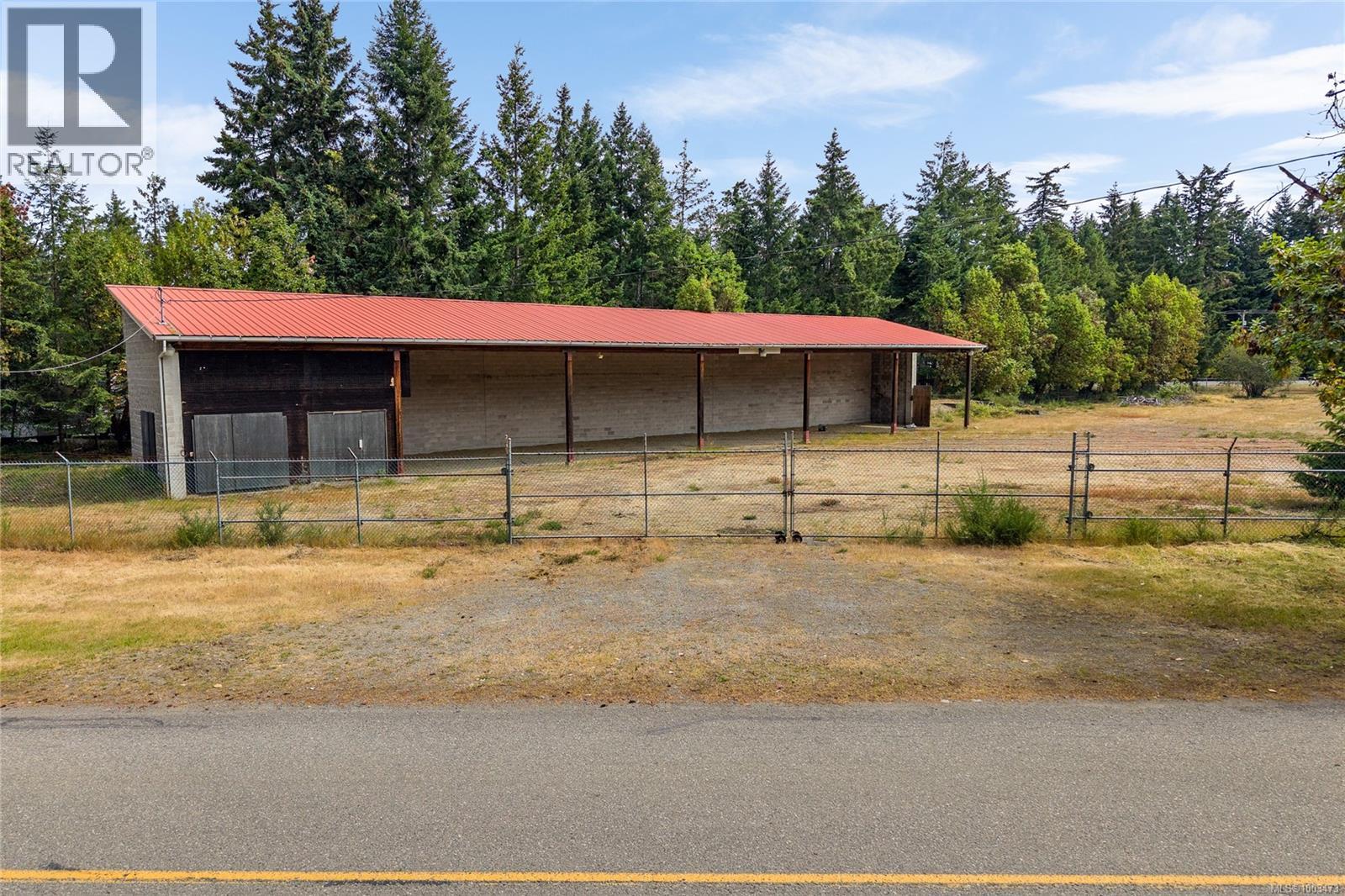Photo 10 of 1100 Island Hwy E, Parksville BC
