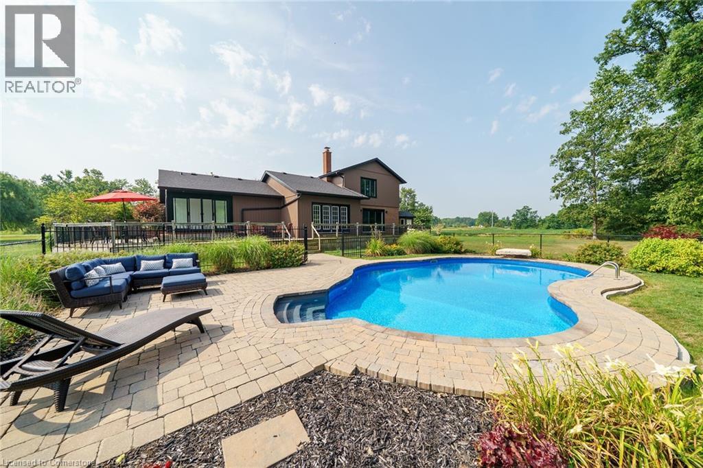Photo 11 of 911 Indiana Road E, Canfield ON