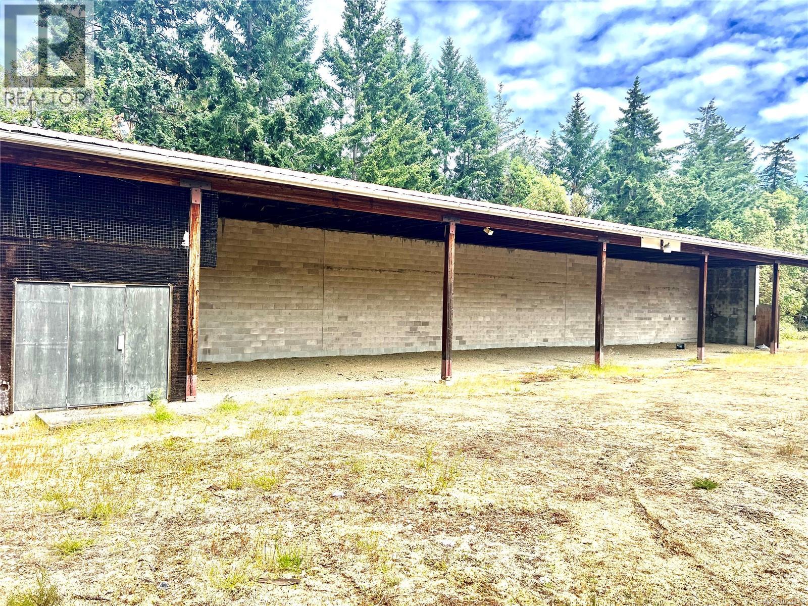 Photo 11 of 1100 Island Hwy E, Parksville BC