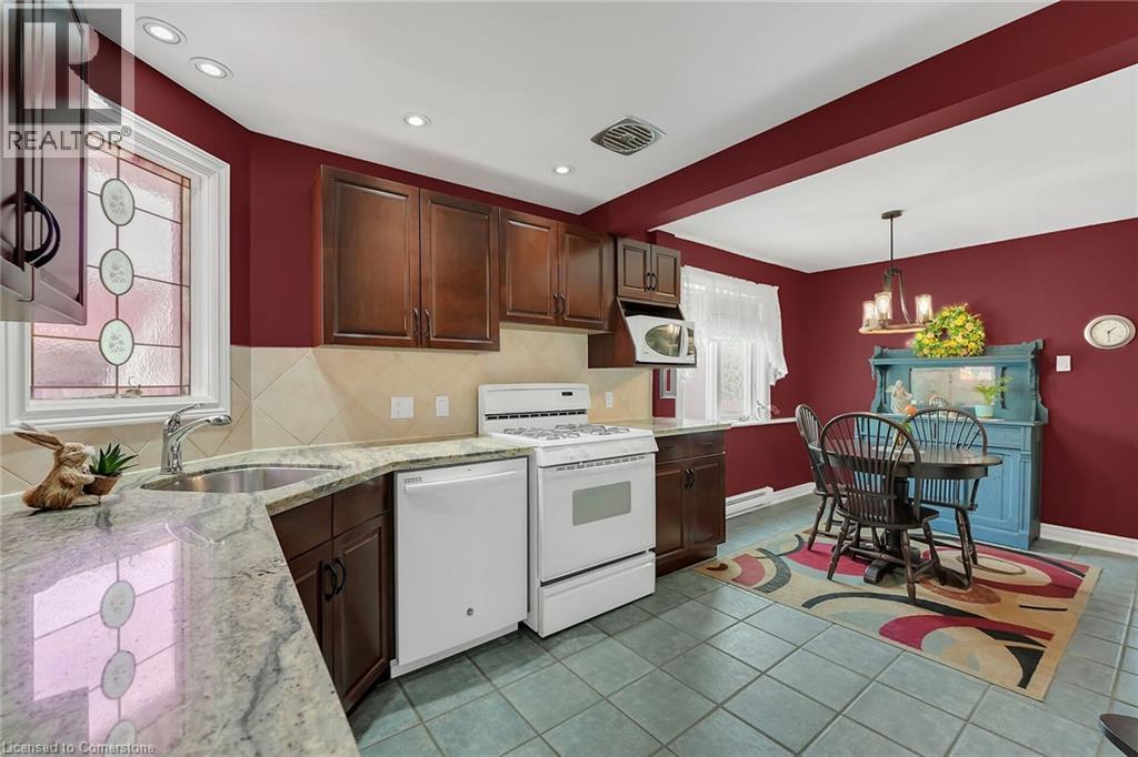 Photo 41 of 110 Livingston Avenue, Grimsby ON