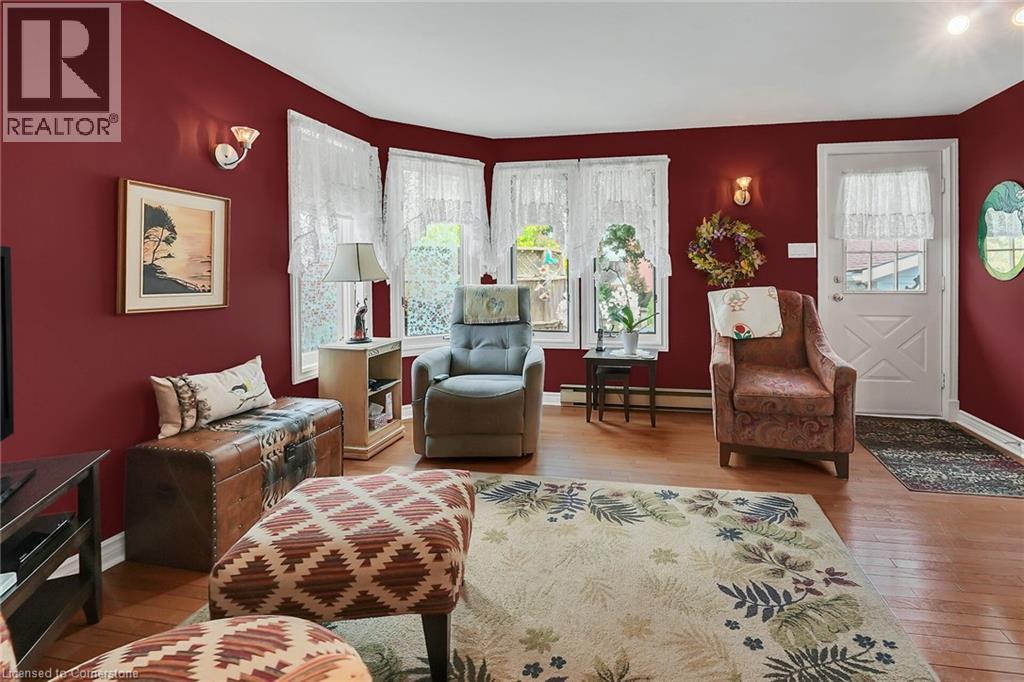Photo 43 of 110 Livingston Avenue, Grimsby ON