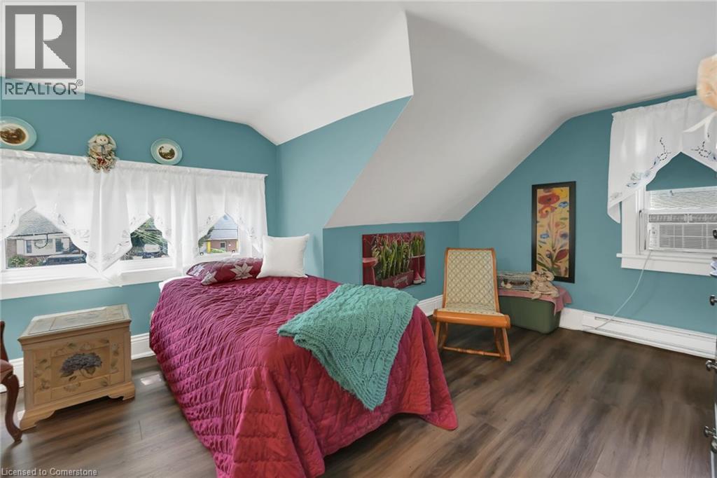 Photo 44 of 110 Livingston Avenue, Grimsby ON