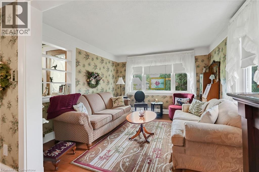 Photo 38 of 110 Livingston Avenue, Grimsby ON